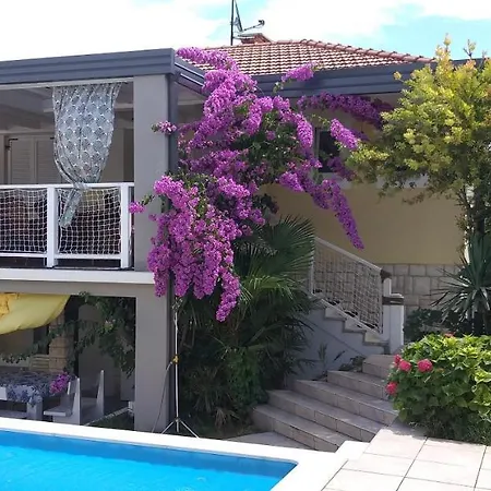 Holiday Homes Mare Premantura Exterior photo