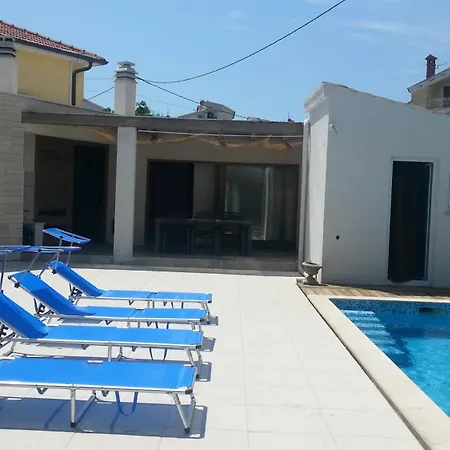Holiday Homes Mare Premantura Exterior photo